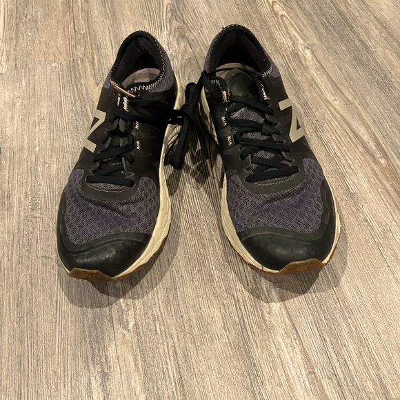 NEW BALANCE SNEAKERS - Picture 1 of 9